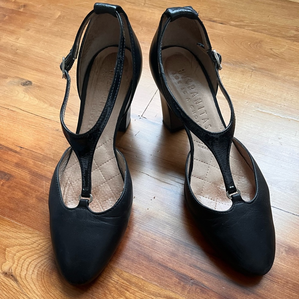 High  heel strapped shoes
